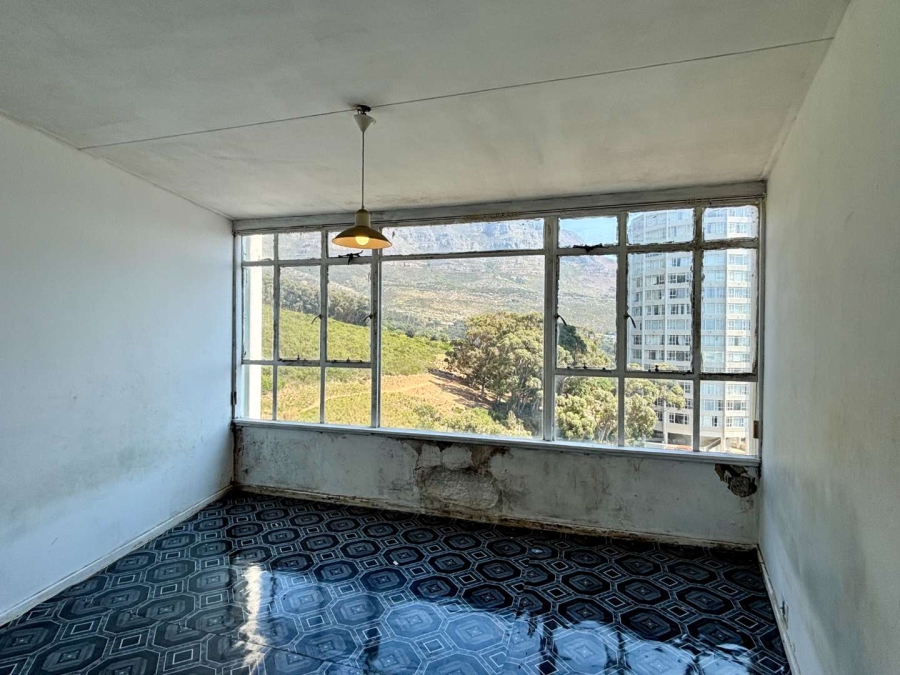 2 Bedroom Property for Sale in Vredehoek Western Cape
